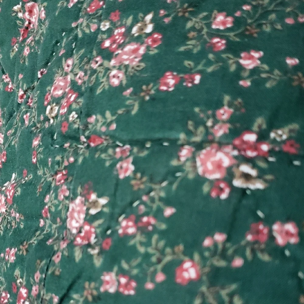 Elegant Floral Patchwork Quilt - Green and Pink